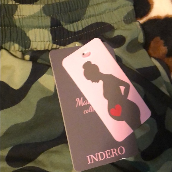 Maternity Camo stretchy shorts - Picture 3 of 4